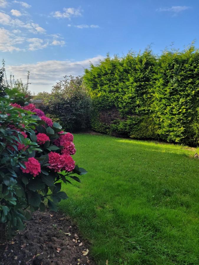 4-Bedroom Home Near Ema, Sleeps 6 Castle Donington Bagian luar foto