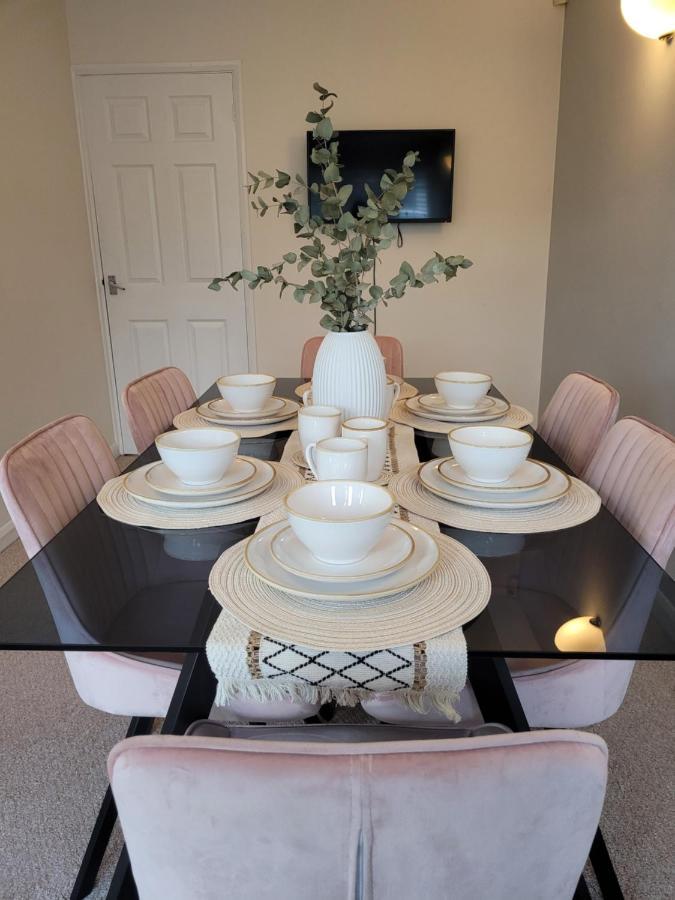 4-Bedroom Home Near Ema, Sleeps 6 Castle Donington Bagian luar foto
