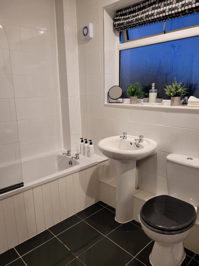4-Bedroom Home Near Ema, Sleeps 6 Castle Donington Bagian luar foto